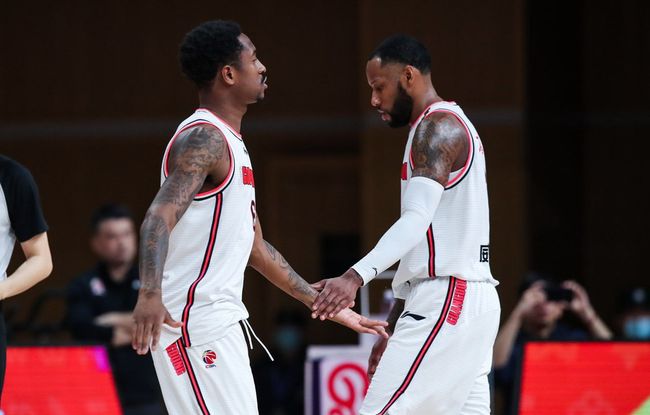 随后在中段 随后在中段